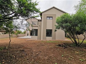 4 Bed House in Pebble Rock