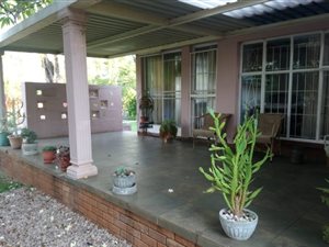 3 Bed House in Tileba