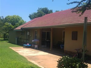 500 m² Farm in Kameeldrift East
