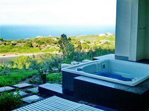4 Bed Townhouse in Pinnacle Point Golf Estate