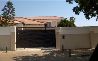 1 Bedroom Flat in Geelhoutpark