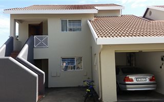 2 Bedroom Townhouse in Constantia Kloof