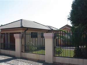 4 Bed House in Rustenburg North