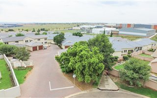 3 Bedroom Townhouse in Valleyview Estate