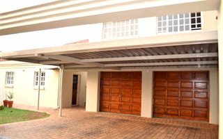 6 Bedroom House in Wierda Glen
