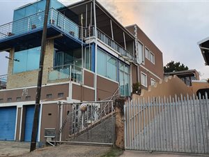 4 Bed House in Caneside
