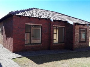 2 Bed Townhouse in Protea Glen