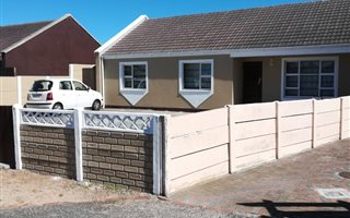3 Bedroom House in Strandfontein