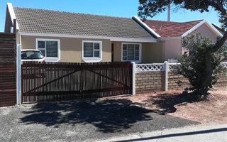 3 Bedroom House in Strandfontein