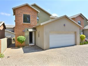 3 Bed Duplex in Honeydew Manor