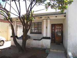 8 Bed House in Kenilworth