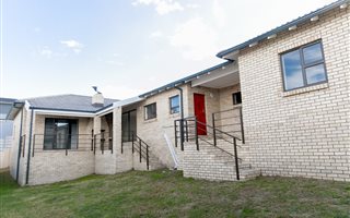 3 Bedroom House in Lovemore Heights