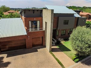 5 Bed House in Olympus