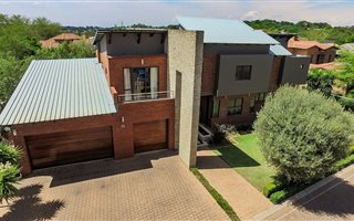 5 Bedroom House in Olympus