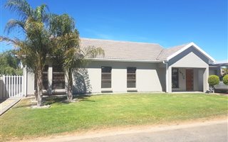 3 Bedroom House in Oudtshoorn Central