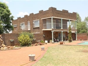 4 Bed House in Rosashof