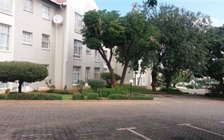 2 Bedroom Apartment in Weltevreden Park