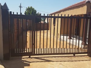 2 Bed House in Lotus Gardens