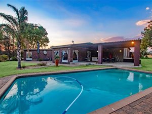 2.7 ha Smallholding in Ruimsig AH