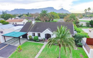4 Bedroom House in Meadowridge
