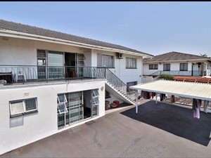 4 Bed House in Umhlatuzana