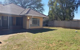3 Bedroom House in Geelhoutpark
