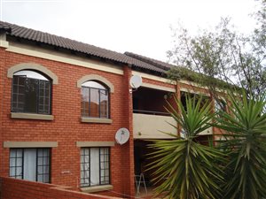 2 Bed Townhouse in Mooikloof Ridge