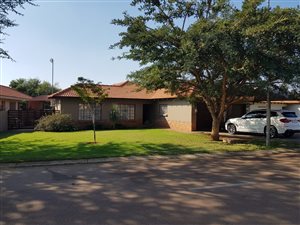 4 Bed House in Hexrivier Lifestyle Estate