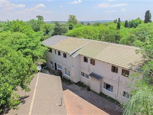 13 Bed House in Wendywood