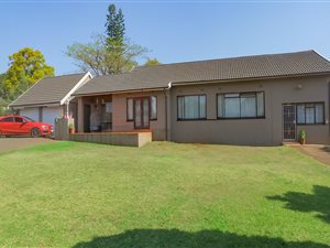 3 Bed House in Hayfields