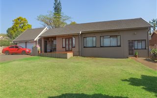 3 Bedroom House in Hayfields