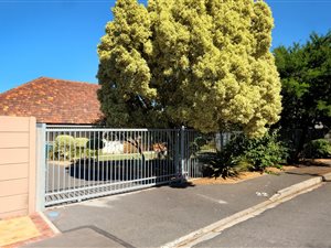 4 Bed House in Chrismar