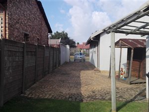 2 Bed Garden Cottage in Dalpark