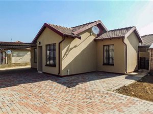 3 Bed House in Lotus Gardens