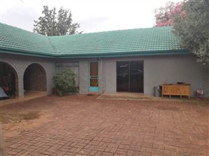 4 Bed House in Meyerspark