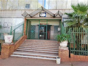 2.5 Bed Apartment in Yeoville