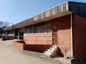 Commercial space in Queensmead Industrial