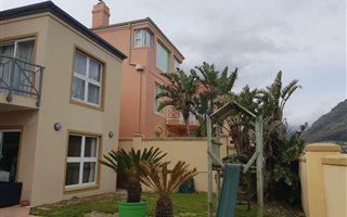 3 Bedroom Townhouse in Hout Bay and surrounds