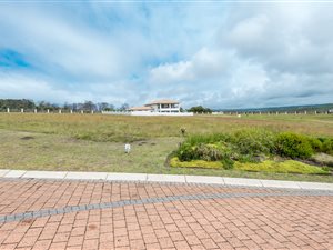 918 m² Land available in Whale Rock