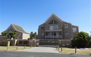 1 Bedroom Apartment in Bloubergstrand