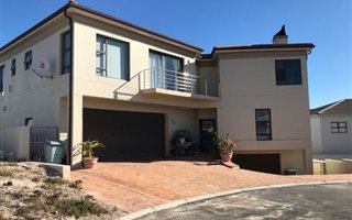 4 Bedroom House in Calypso Beach