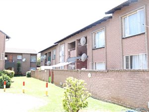 2 Bed Flat in Mayberry Park