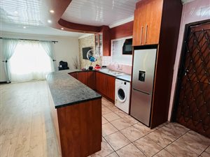 3 Bed House in Camelot