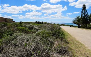 698 m² Land available in Boggomsbaai