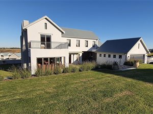 4 Bed House in Kingswood Golf Estate