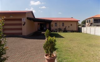 4 Bedroom House in Barry Hertzog Park