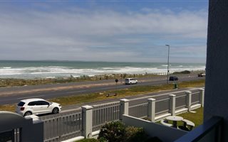 2 Bedroom Apartment in Bloubergstrand