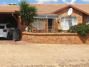 2 Bed Townhouse in Krugersdorp North