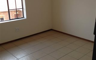 2 Bedroom Apartment in Rooihuiskraal