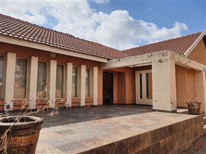 4 Bed House in Flora Park